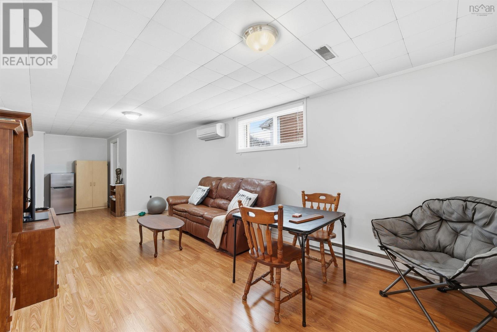 Property 29 of 49 of 54 Quaker Crescent