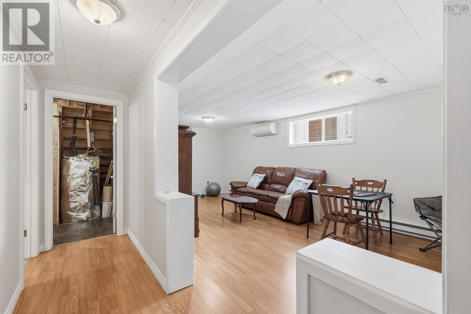 Property 33 of 49 of 54 Quaker Crescent