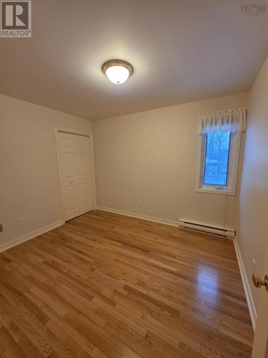 Property 11 of 27 of 39 Englewood Crescent