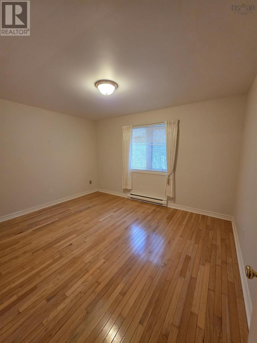 Property 12 of 27 of 39 Englewood Crescent