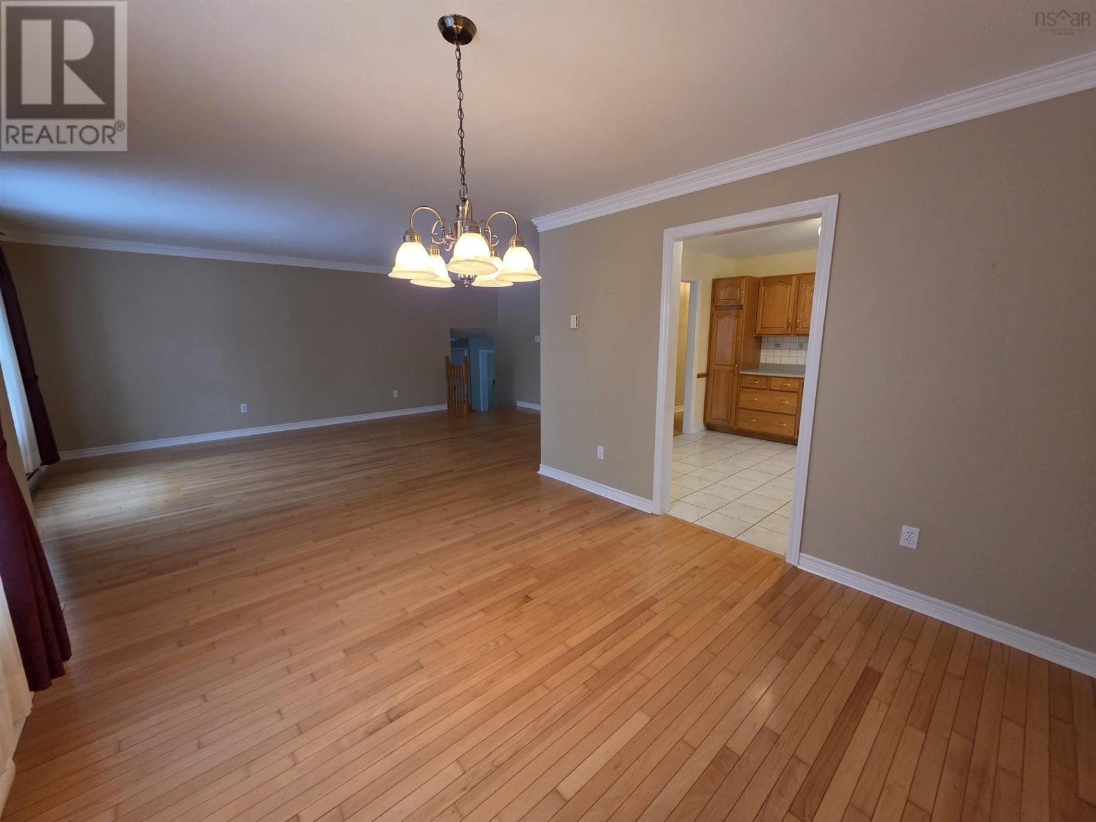 Property 14 of 27 of 39 Englewood Crescent