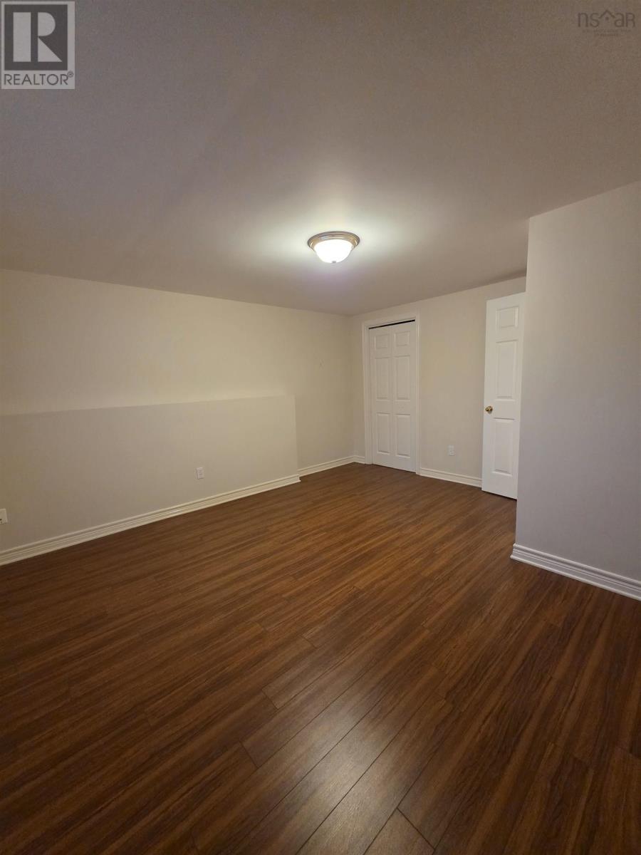 Property 20 of 27 of 39 Englewood Crescent