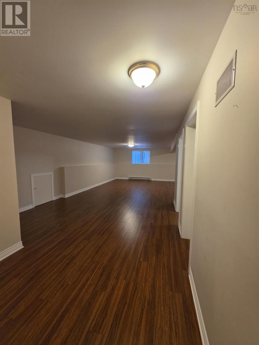 Property 22 of 27 of 39 Englewood Crescent