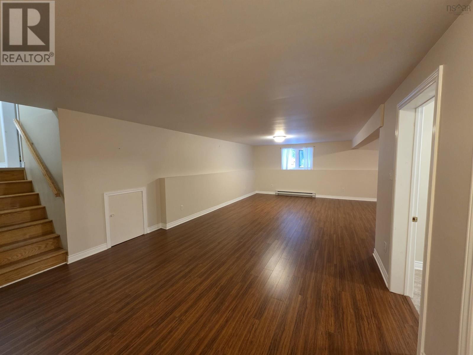 Property 23 of 27 of 39 Englewood Crescent