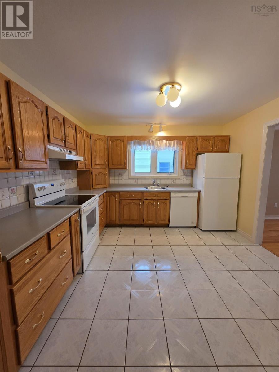 Property 4 of 27 of 39 Englewood Crescent