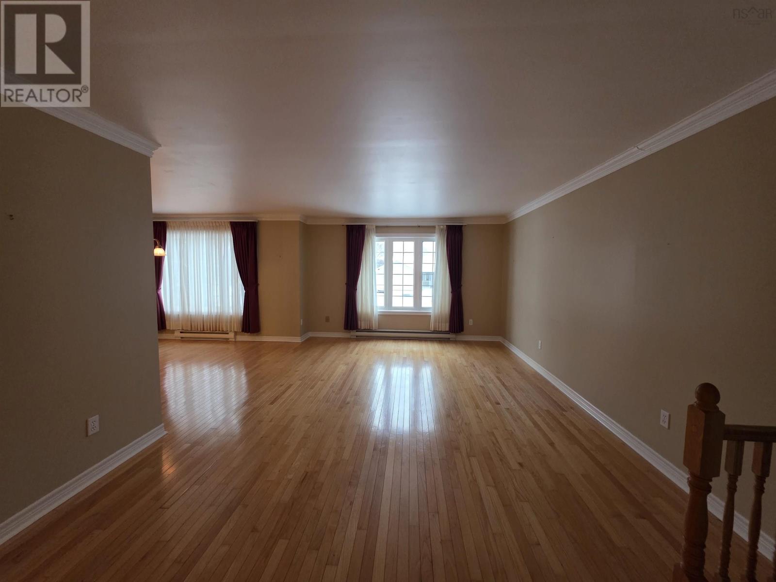 Property 7 of 27 of 39 Englewood Crescent