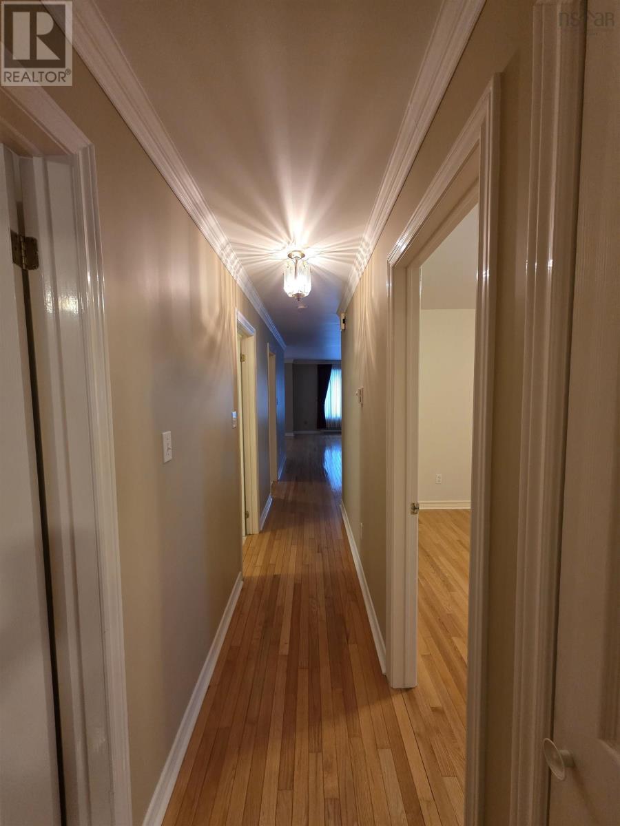 Property 8 of 27 of 39 Englewood Crescent