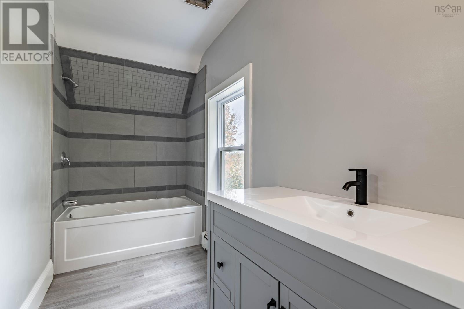 Property 21 of 42 of 199 Main Street