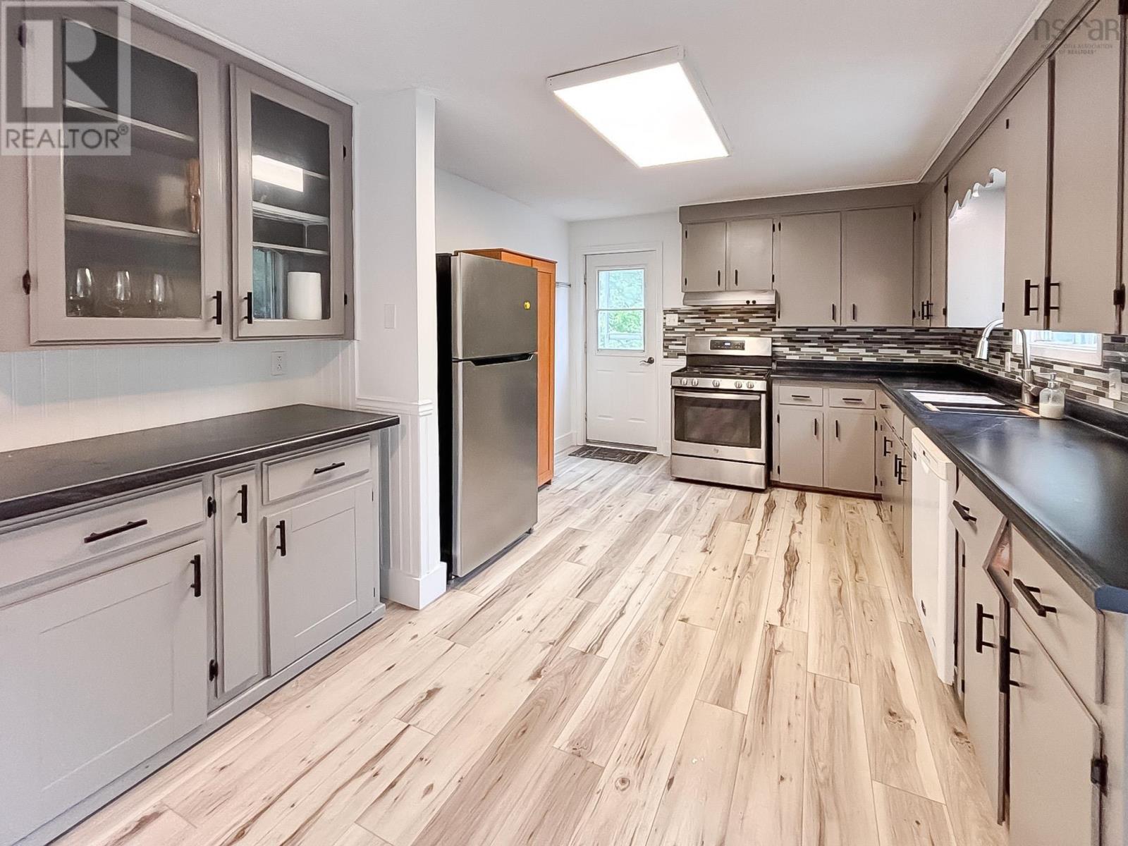 Property 4 of 20 of 15920 Highway 3