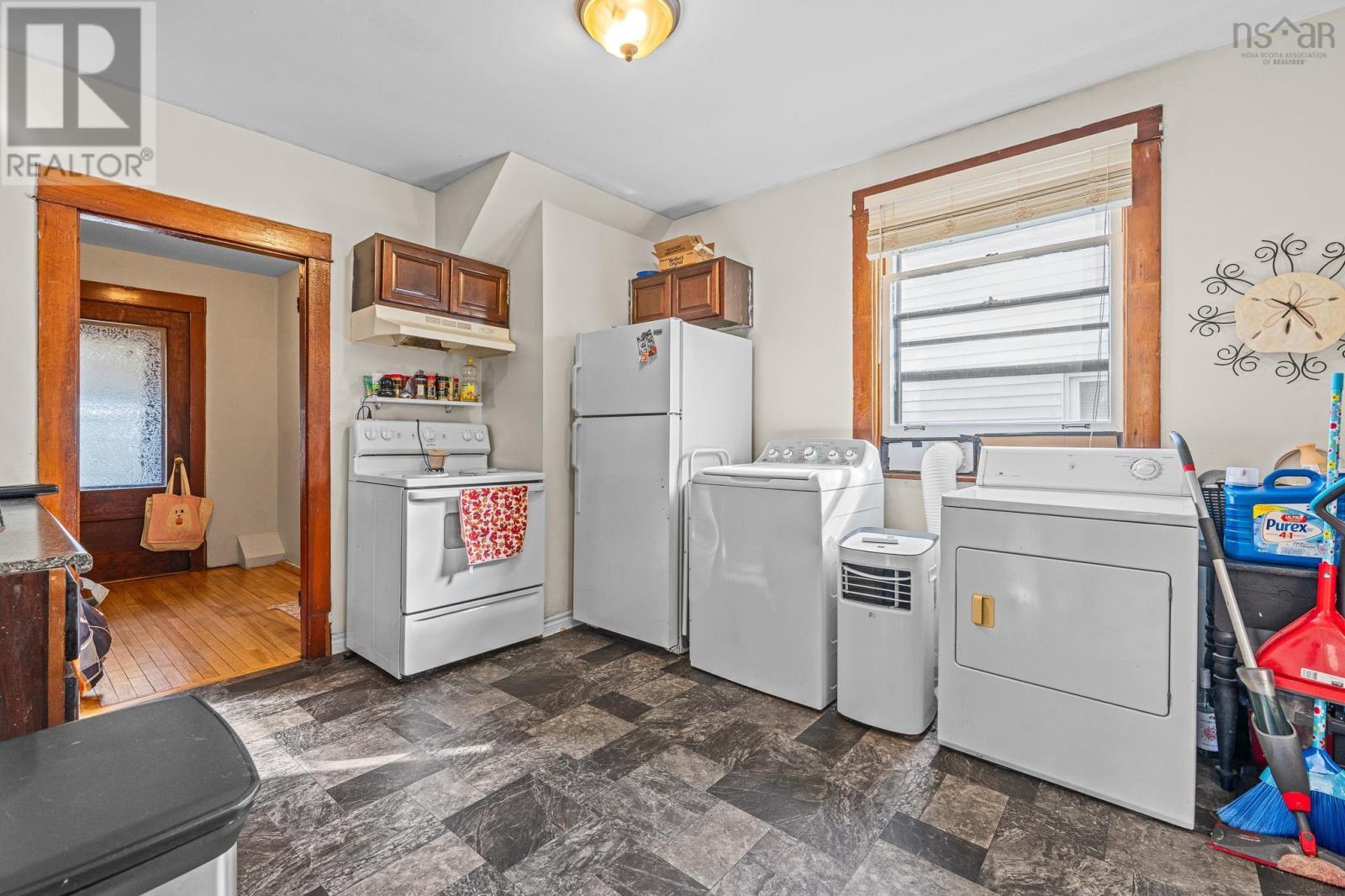 Property 30 of 39 of 217-219 Albert Street