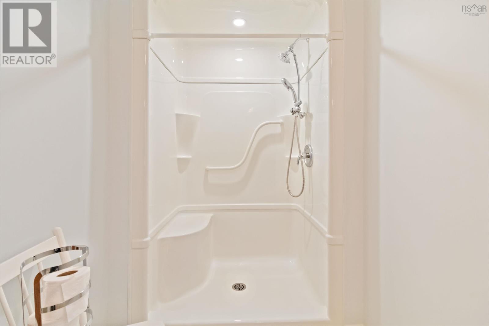 Property 21 of 36 of 38 Oakhill Road