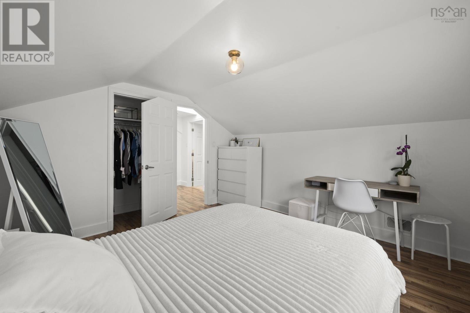 Property 27 of 50 of 3162 Romans Avenue