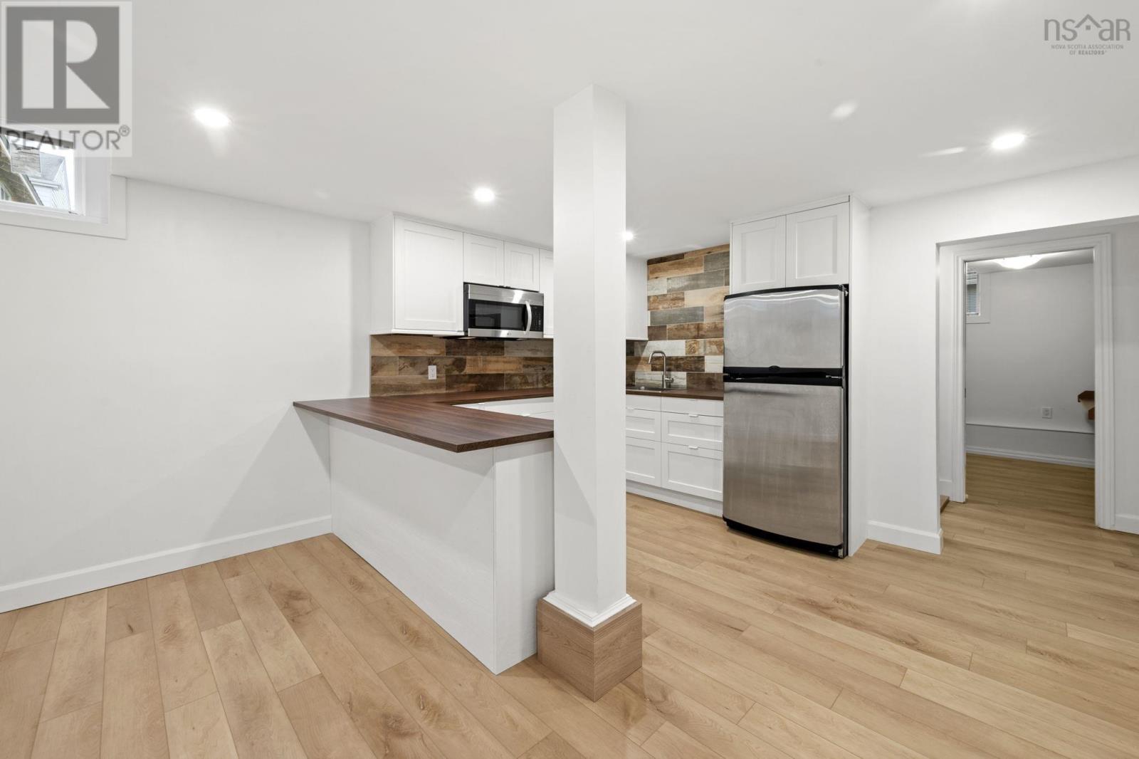 Property 29 of 50 of 3162 Romans Avenue