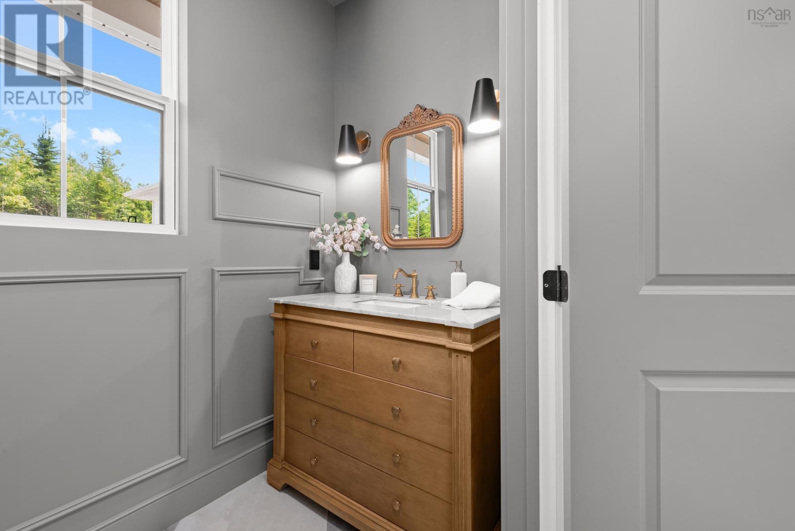 Property 35 of 49 of 372 Canoe Crescent