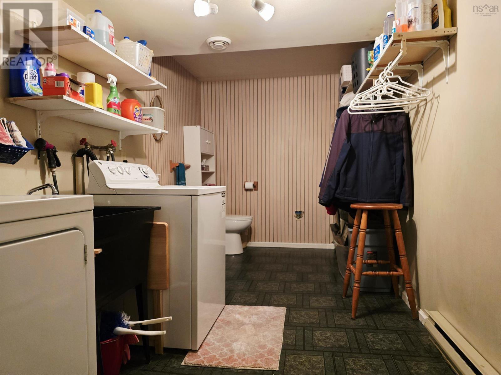 Property 27 of 34 of 44 Green Street