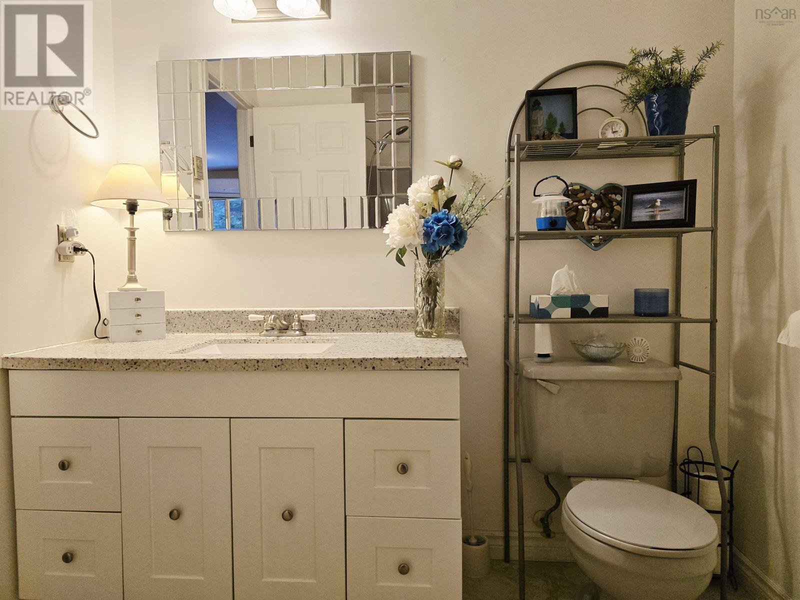 Property 19 of 34 of 44 Green Street