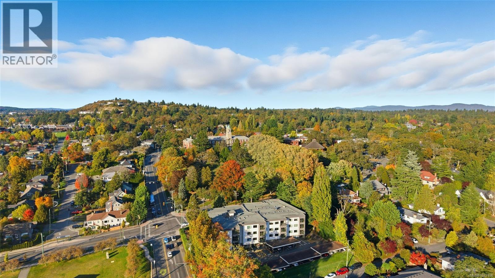 103 1875 Lansdowne Road, Saanich