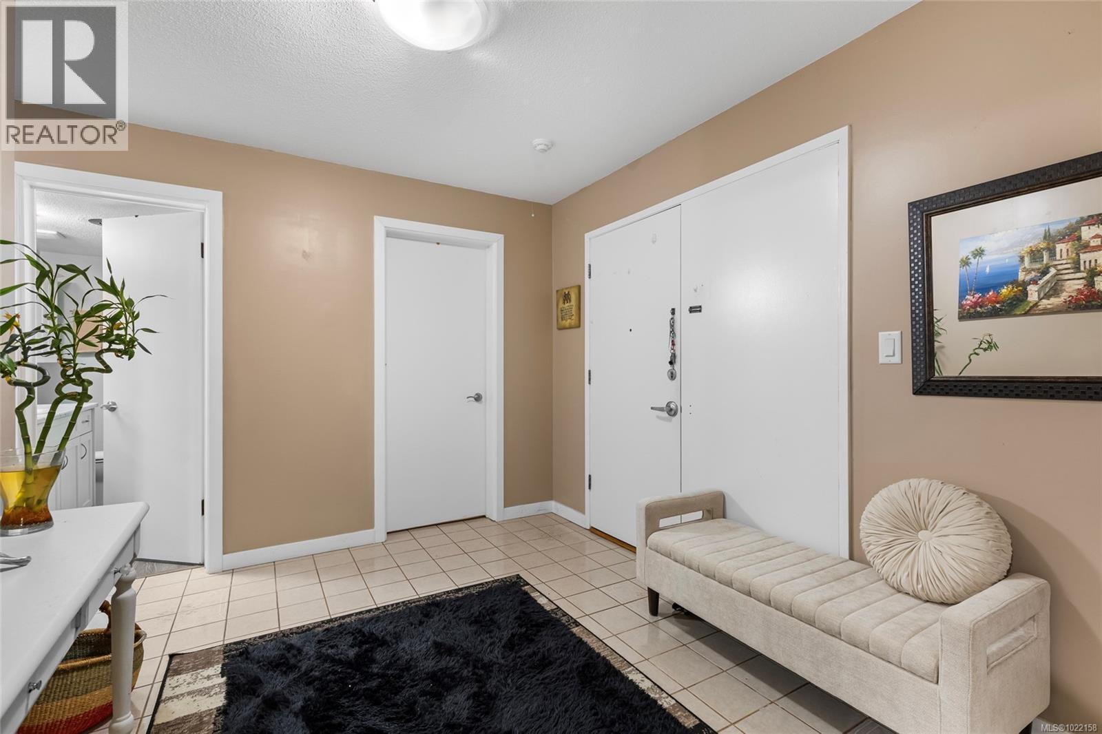 103 1875 Lansdowne Road, Saanich