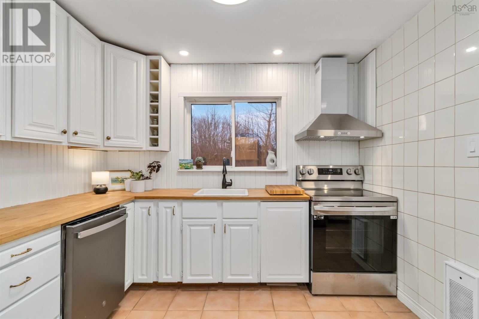 Property 14 of 35 of 41 Raymoor Drive