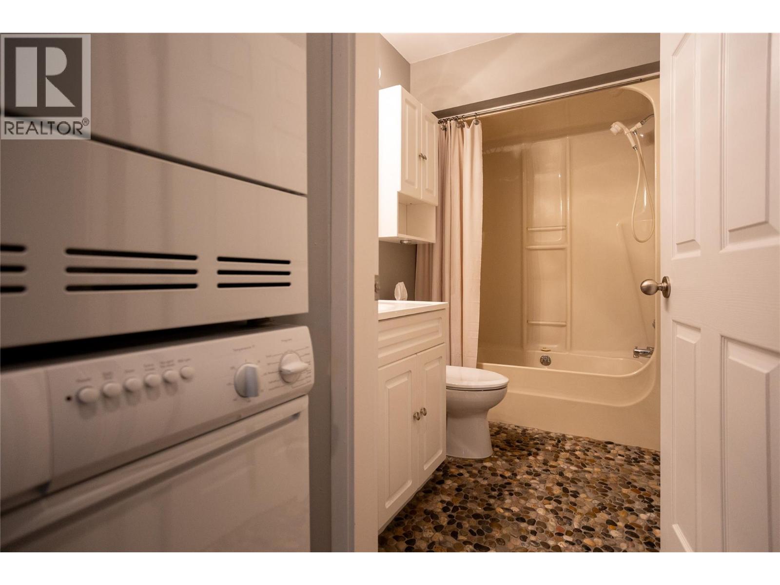 1691 3A Highway Unit# 32, Nelson