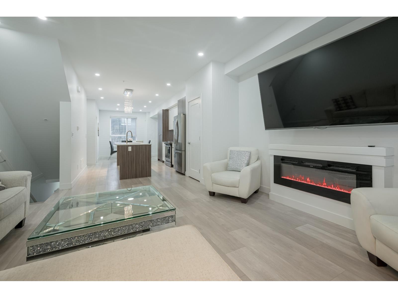 15 19760 55 AVENUE, Langley