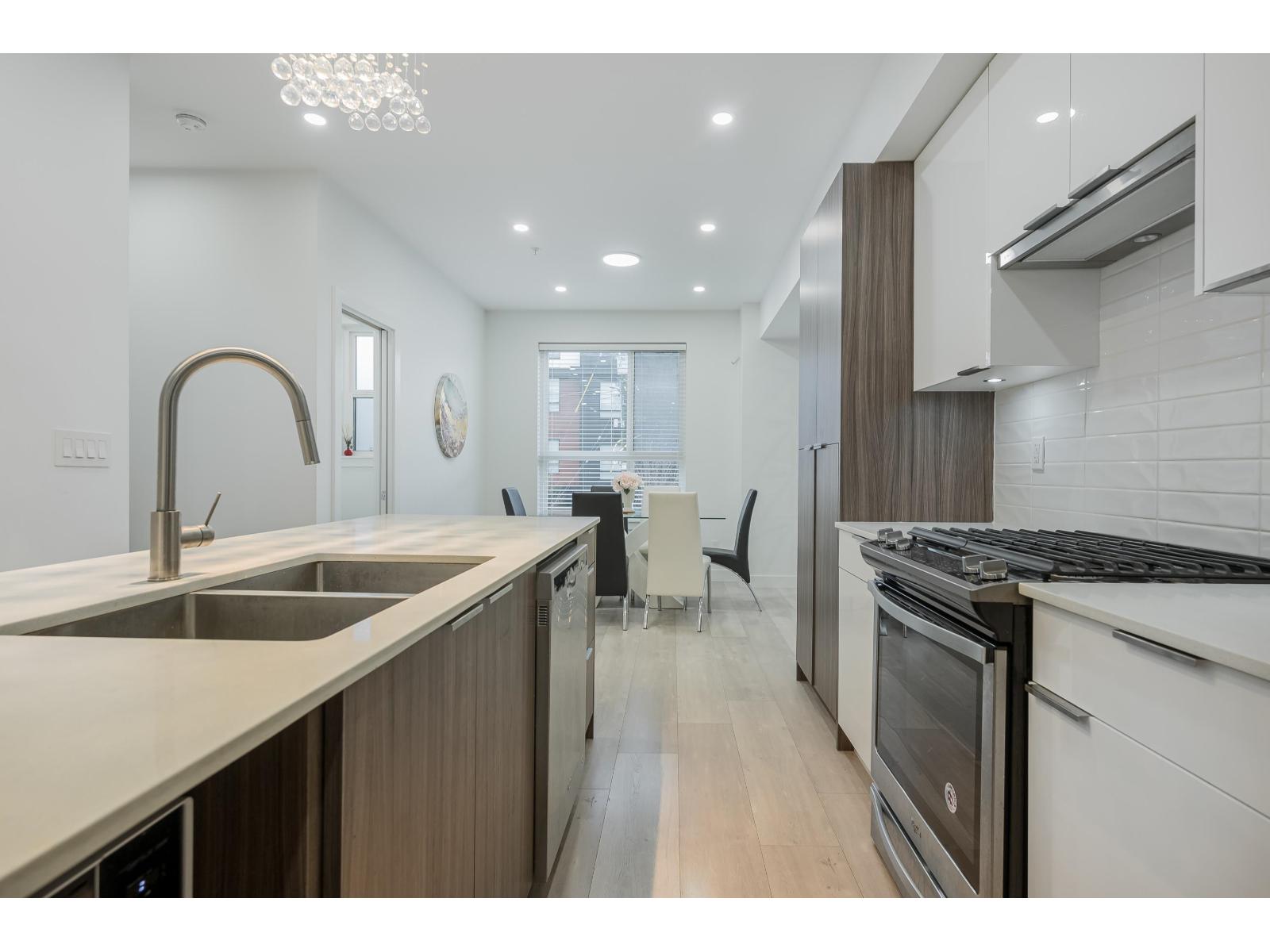 15 19760 55 AVENUE, Langley