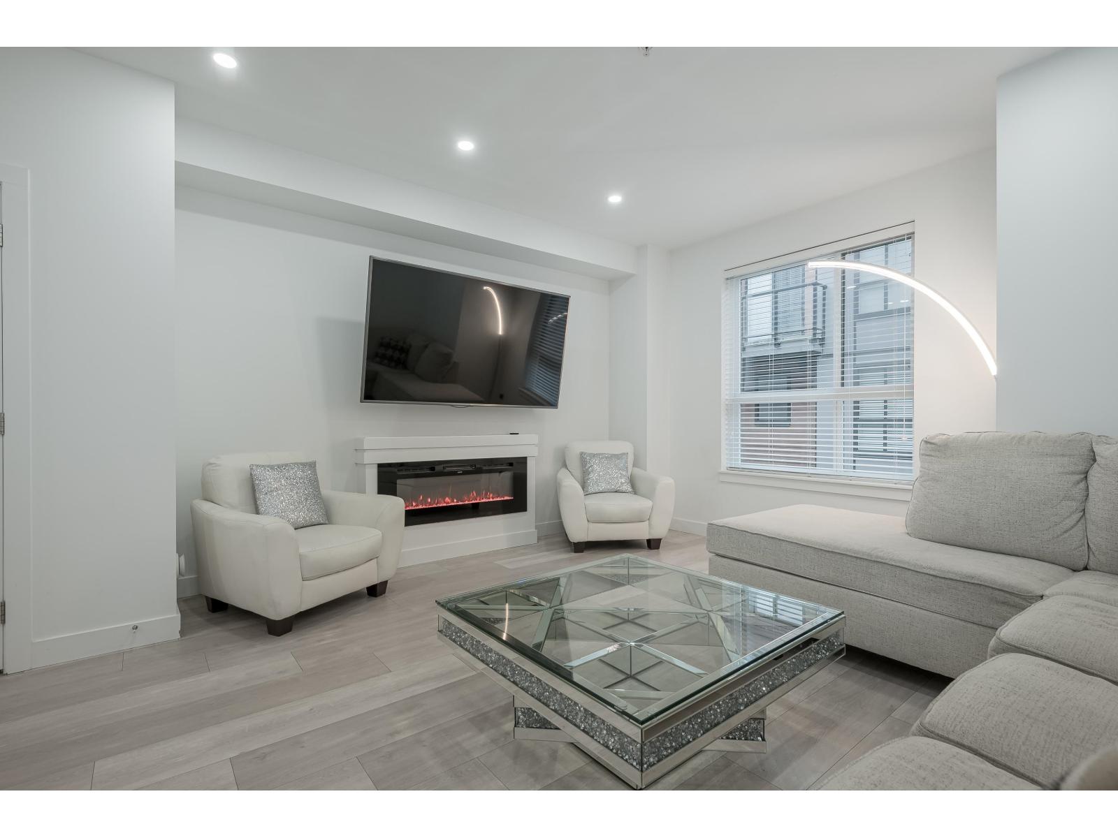 15 19760 55 AVENUE, Langley