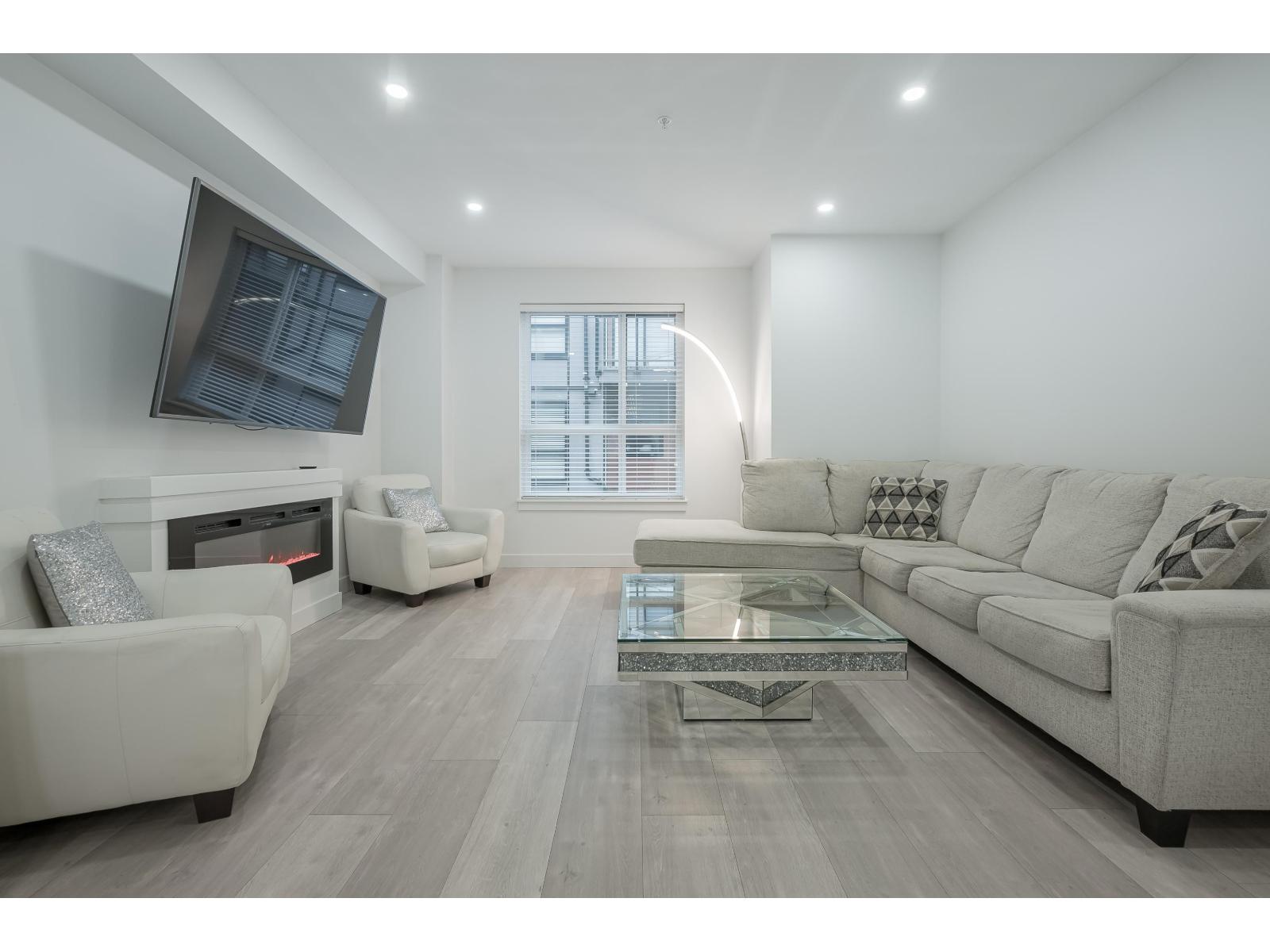 15 19760 55 AVENUE, Langley