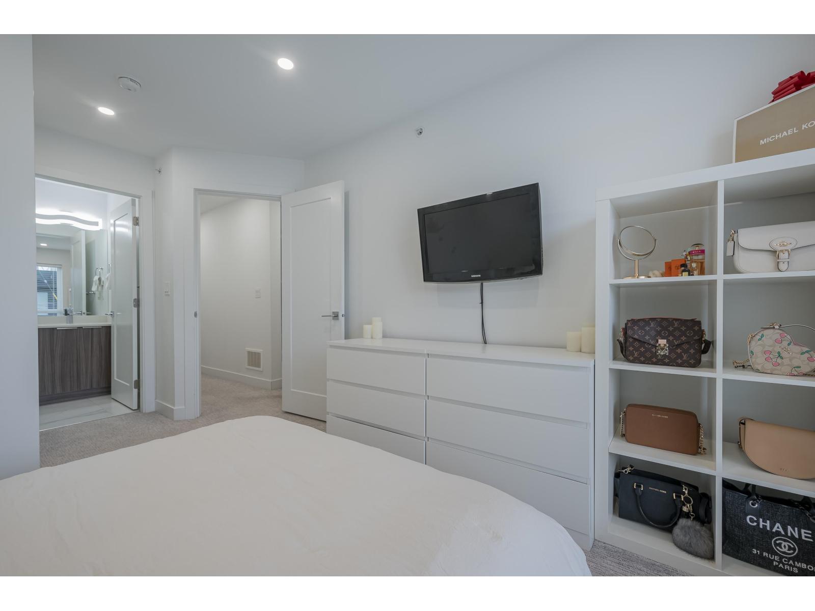 15 19760 55 AVENUE, Langley