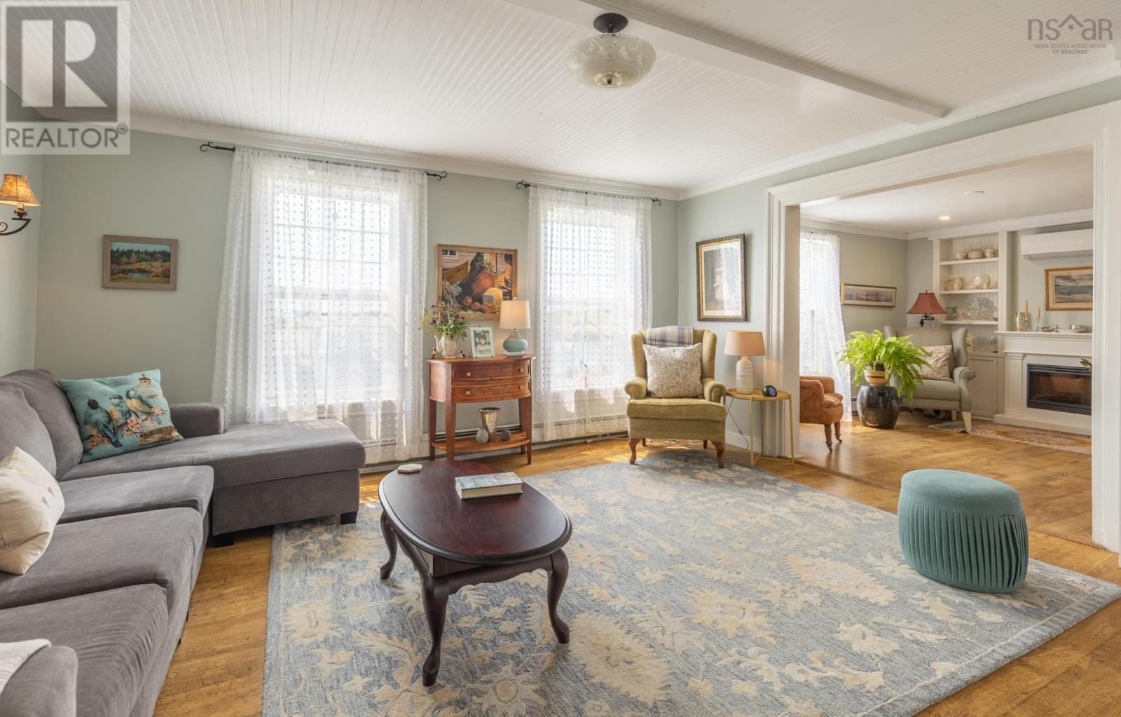 Property 21 of 48 of 4 Market Street