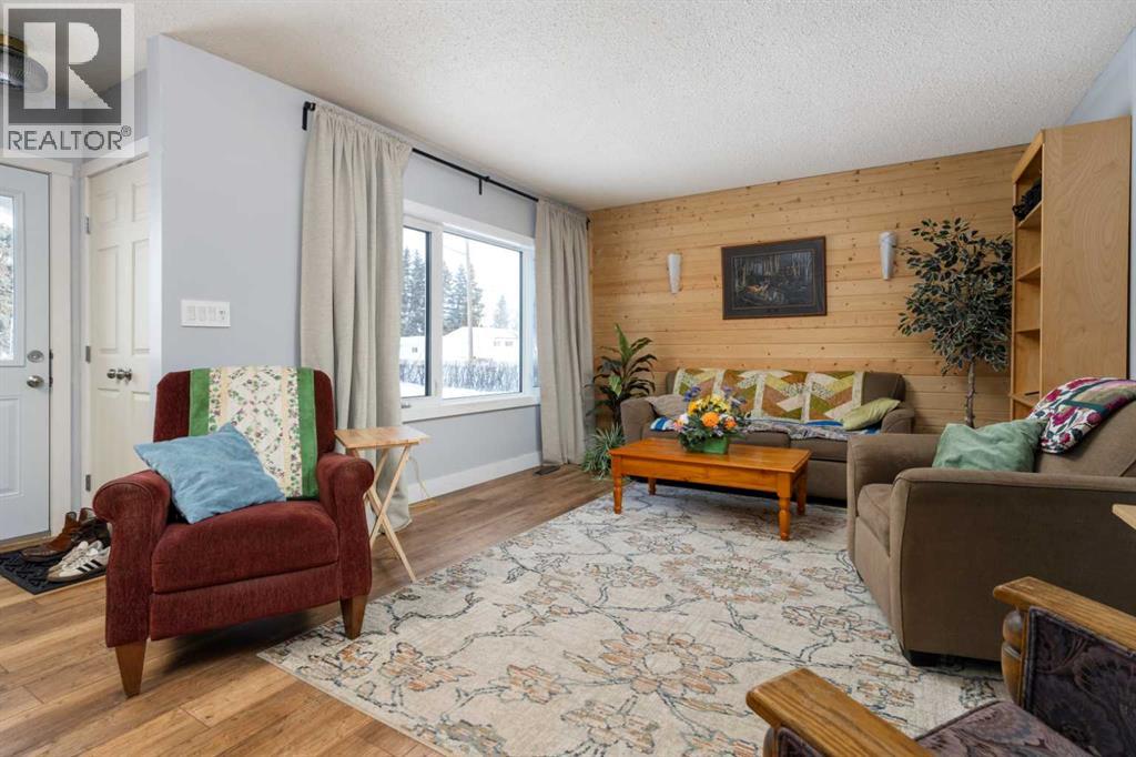 5615 49 Avenue - Photo 2 of 39, Killam, Alberta