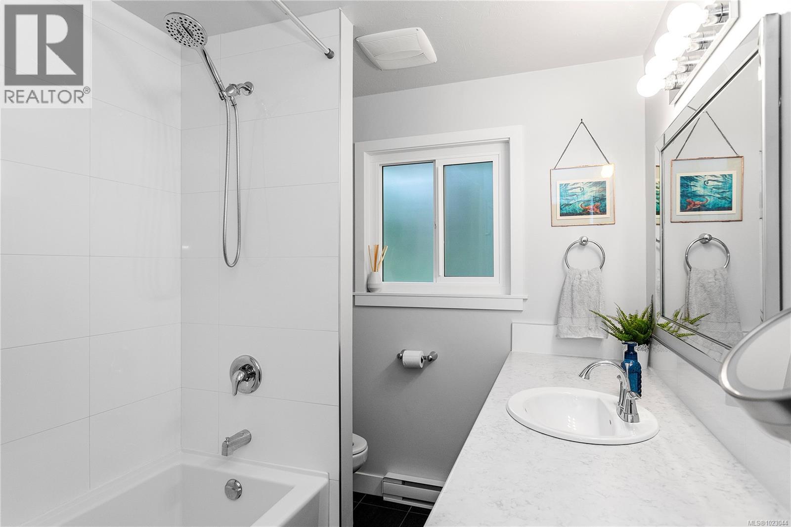 2373 Mcdivitt Dr, Nanoose Bay