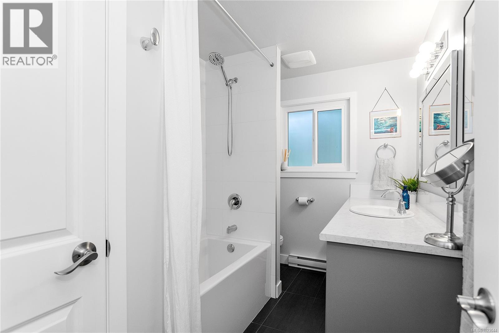 2373 Mcdivitt Dr, Nanoose Bay