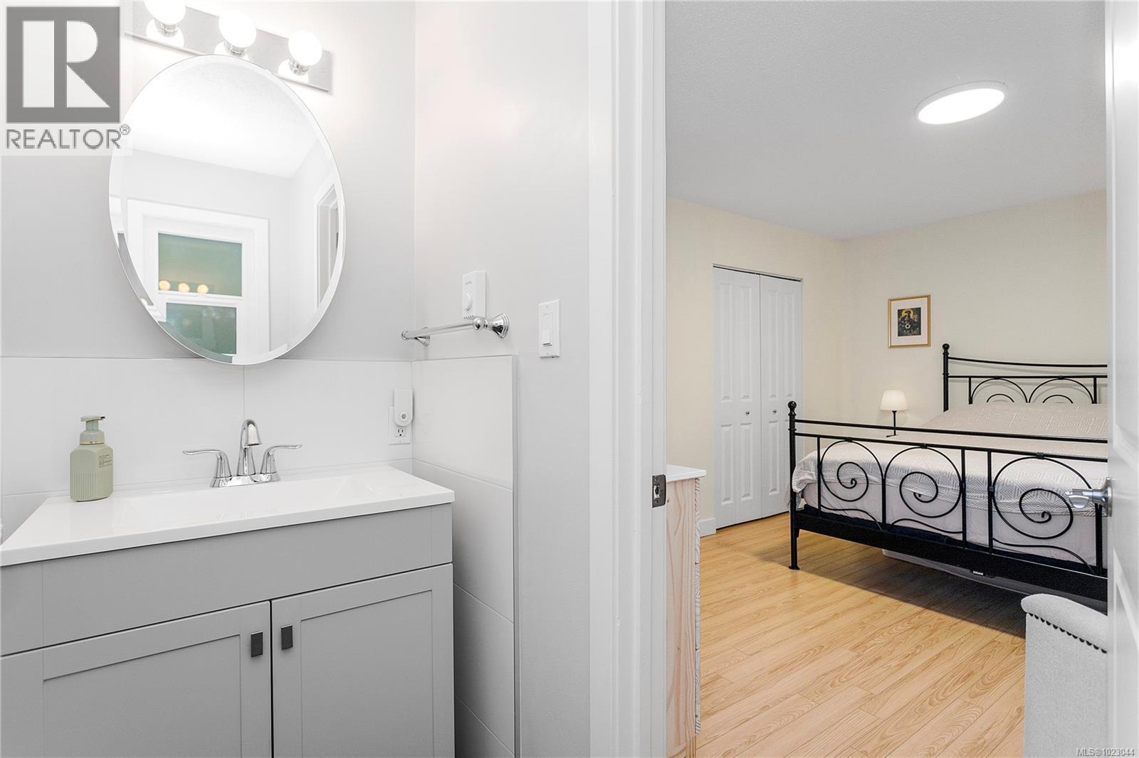 2373 Mcdivitt Dr, Nanoose Bay