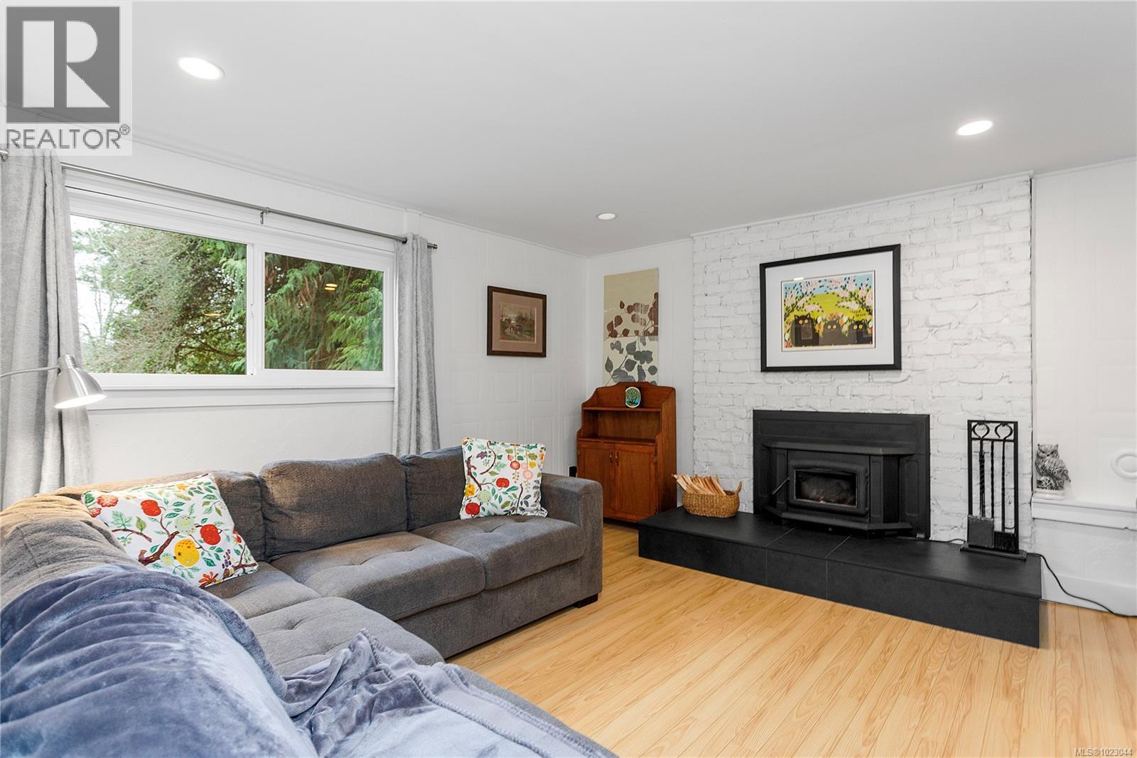 2373 Mcdivitt Dr, Nanoose Bay