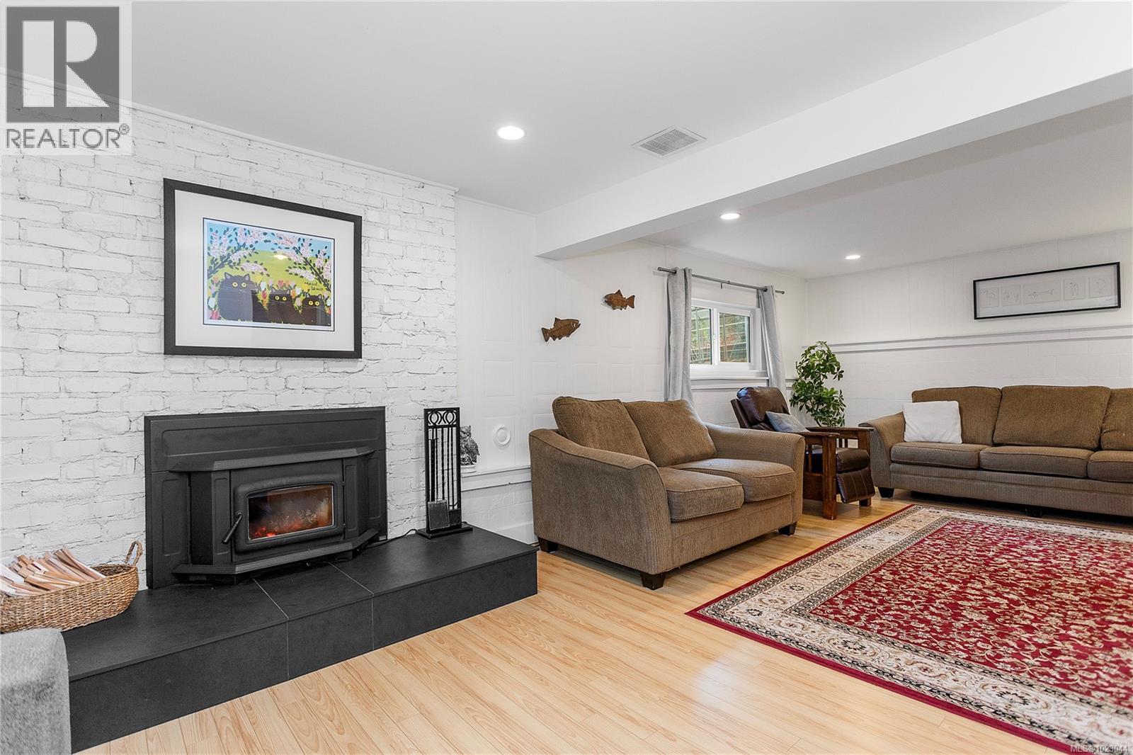 2373 Mcdivitt Dr, Nanoose Bay