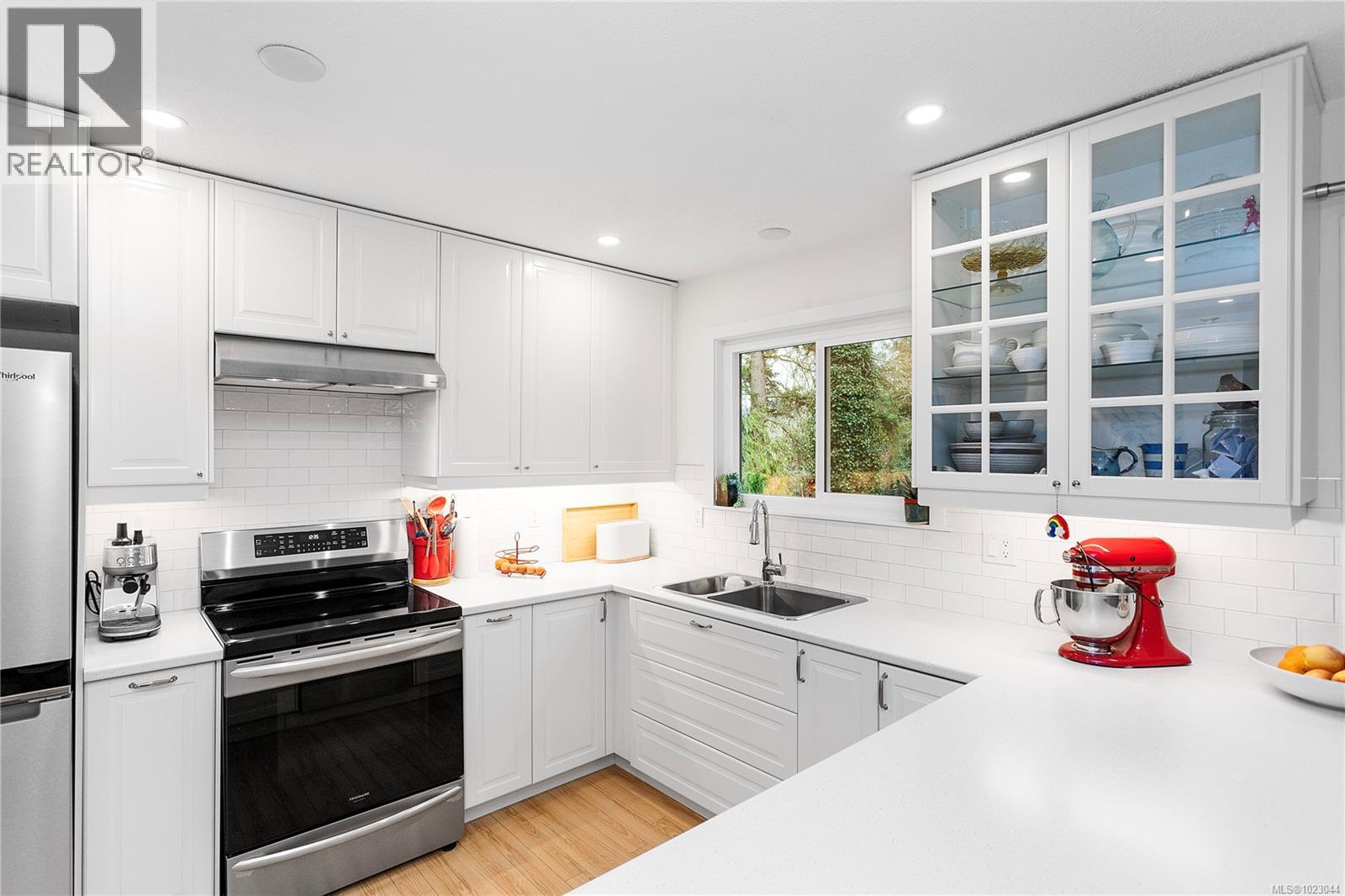 2373 Mcdivitt Dr, Nanoose Bay