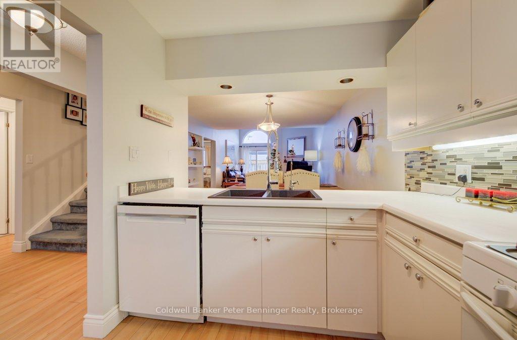 #16 874 ARLINGTON STREET - 10