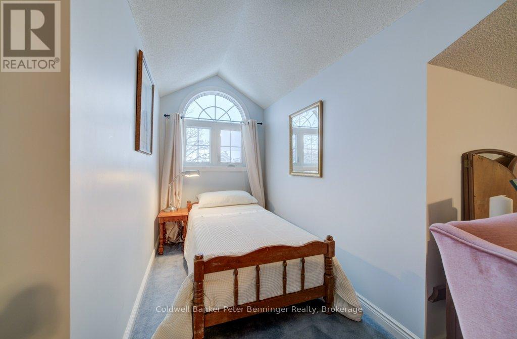 #16 874 ARLINGTON STREET - 25