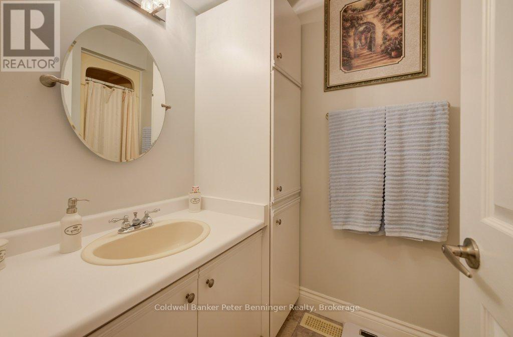 #16 874 ARLINGTON STREET - 34