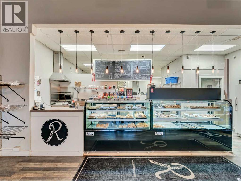 8 3 Street SE - Photo 5 of 20, Redcliff, Alberta