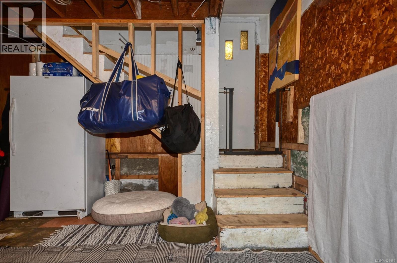  271 Battleford Avenue, Saanich