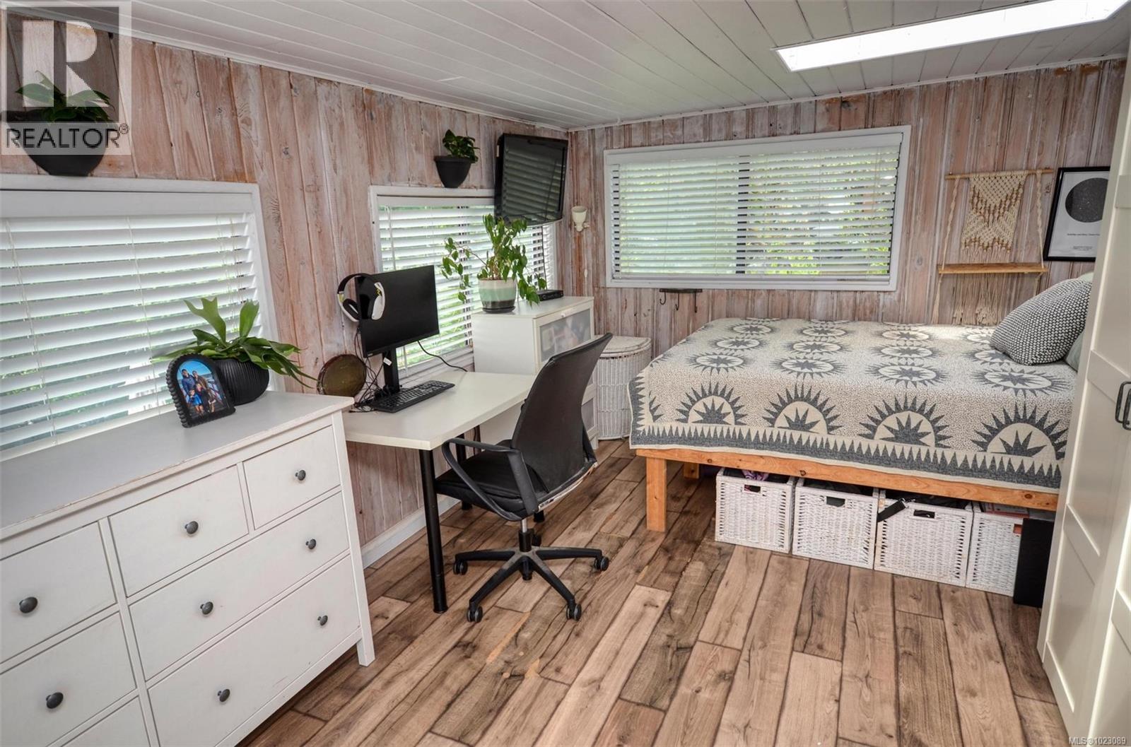  271 Battleford Avenue, Saanich