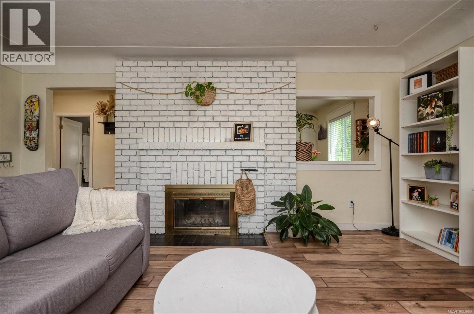  271 Battleford Avenue, Saanich