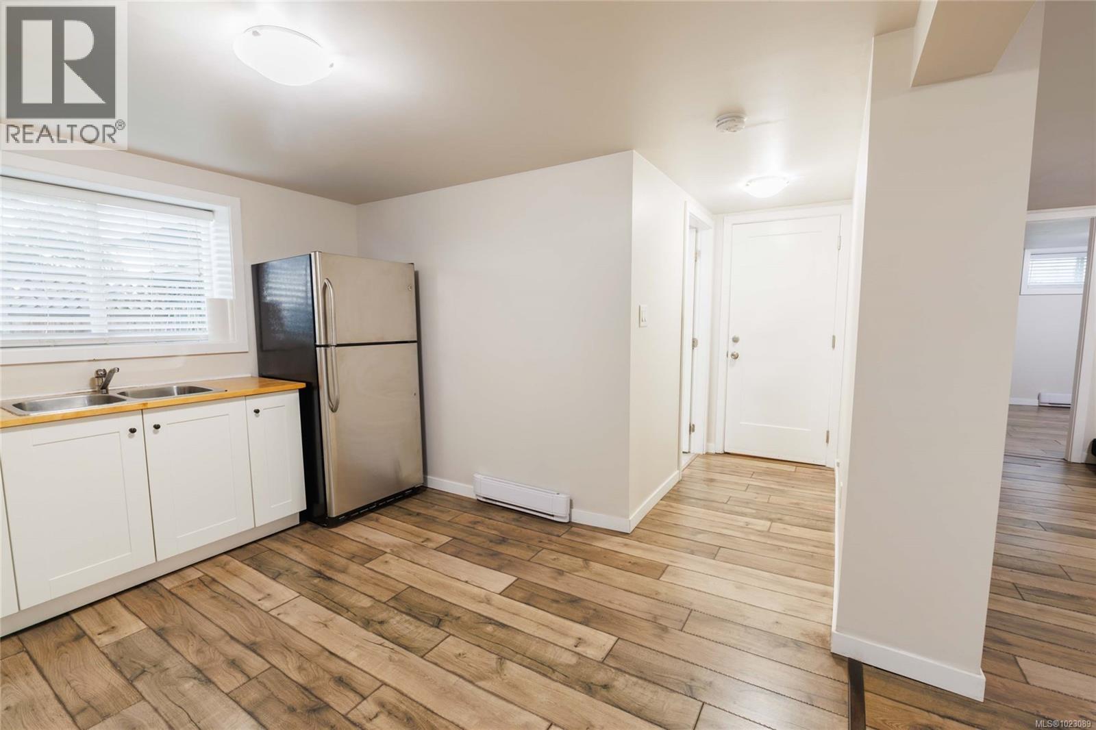  271 Battleford Avenue, Saanich