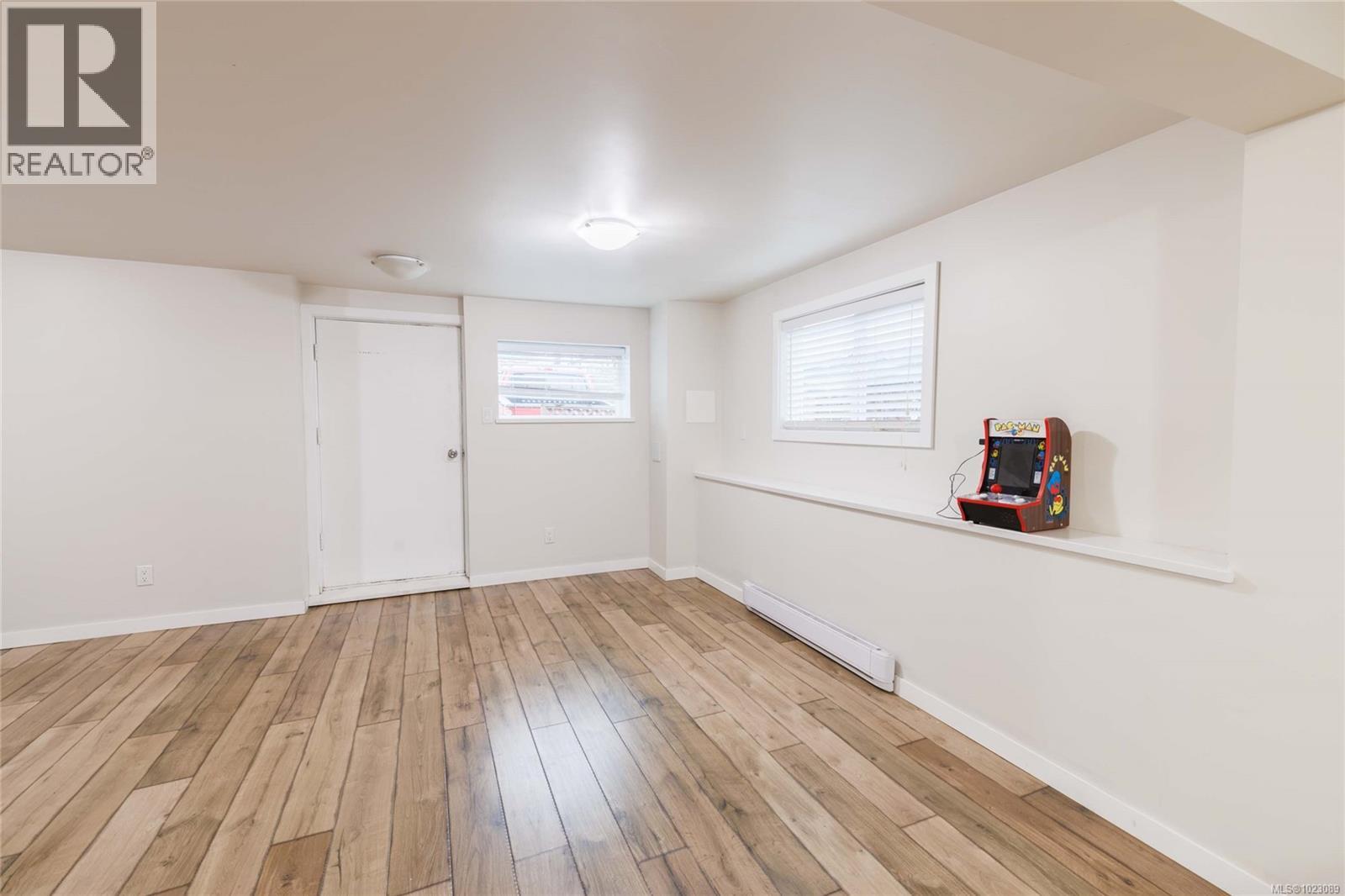  271 Battleford Avenue, Saanich