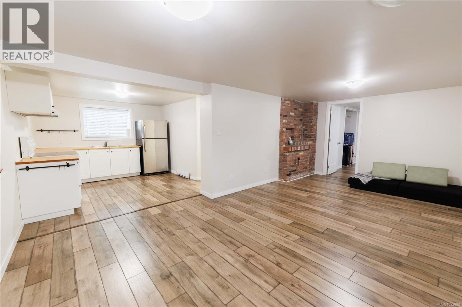  271 Battleford Avenue, Saanich