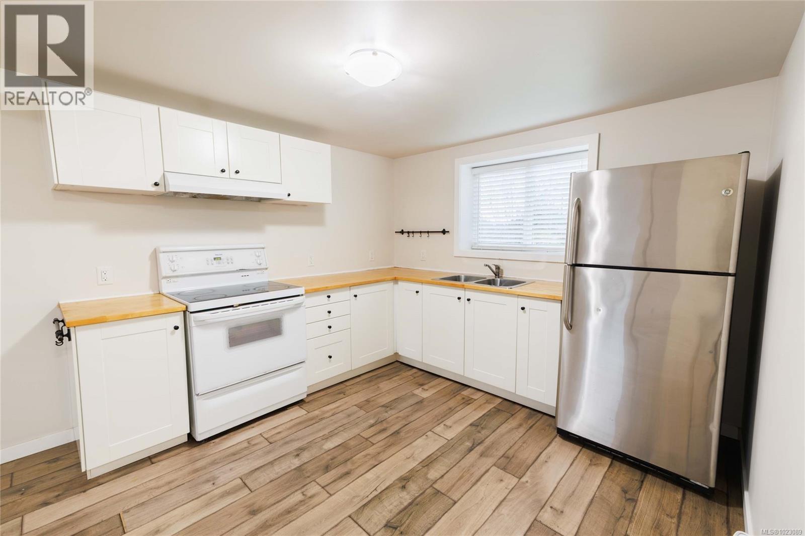  271 Battleford Avenue, Saanich