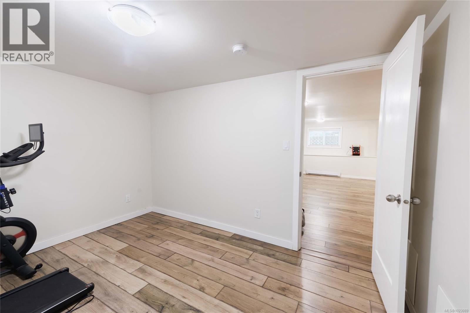  271 Battleford Avenue, Saanich