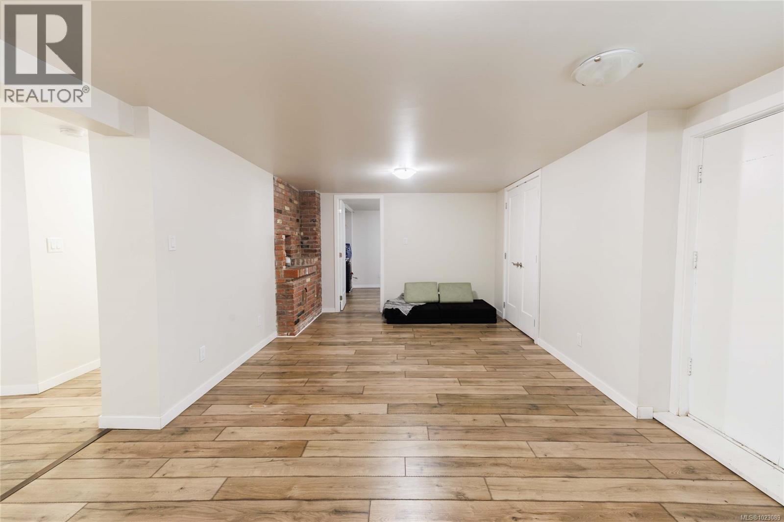  271 Battleford Avenue, Saanich